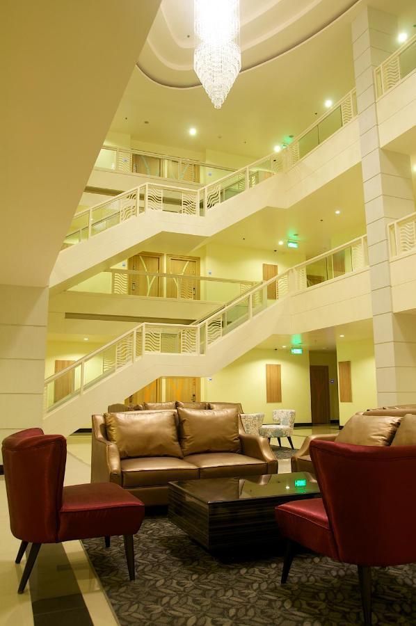 Jolly Suites&Spa Petkasem Haōhng Khēm Esterno foto