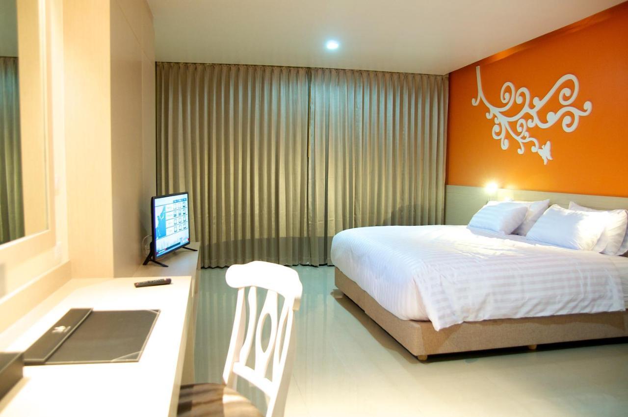Jolly Suites&Spa Petkasem Haōhng Khēm Esterno foto