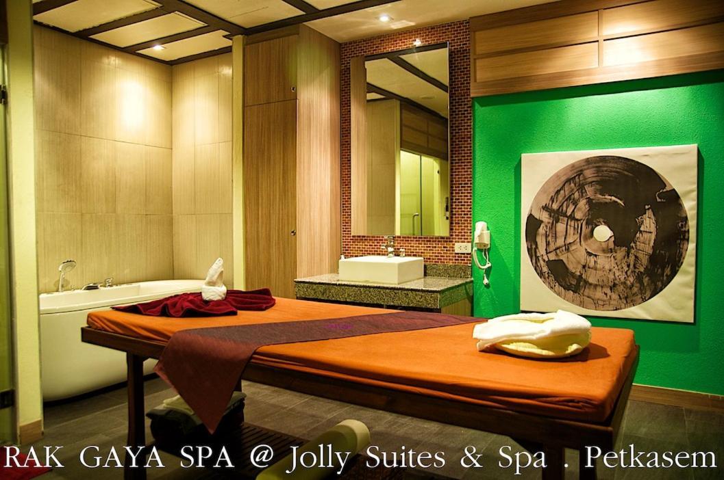 Jolly Suites&Spa Petkasem Haōhng Khēm Esterno foto