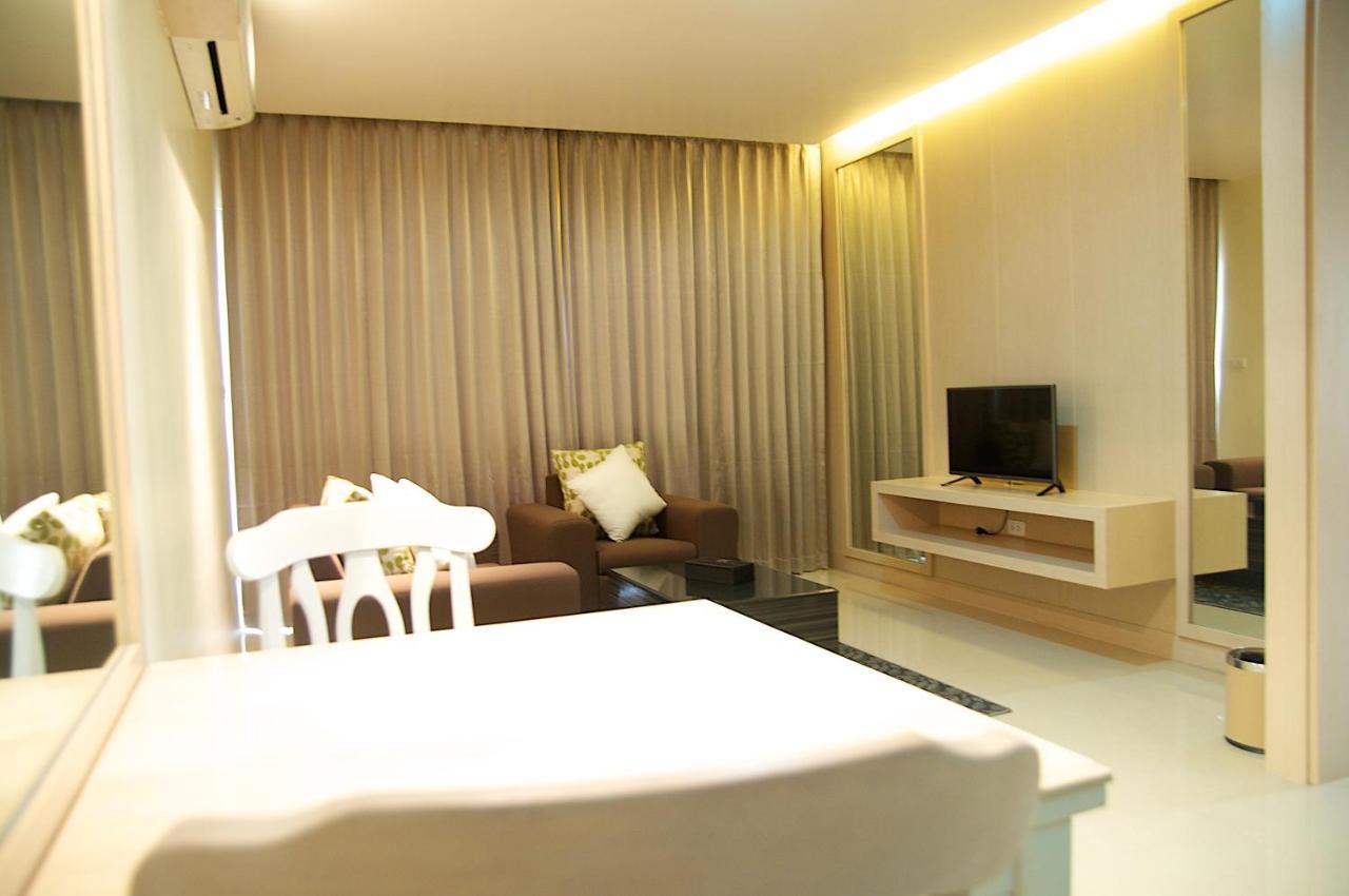 Jolly Suites&Spa Petkasem Haōhng Khēm Esterno foto