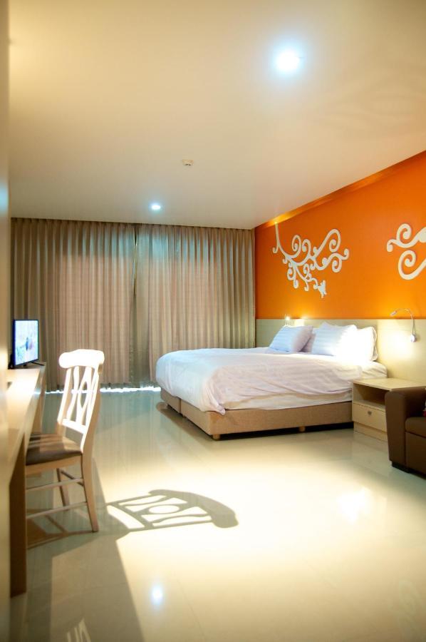 Jolly Suites&Spa Petkasem Haōhng Khēm Esterno foto