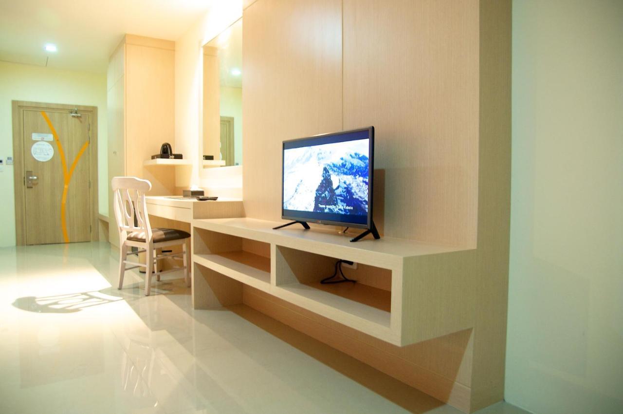 Jolly Suites&Spa Petkasem Haōhng Khēm Esterno foto