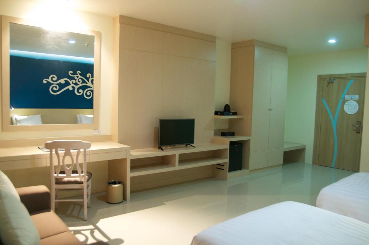 Jolly Suites&Spa Petkasem Haōhng Khēm Esterno foto
